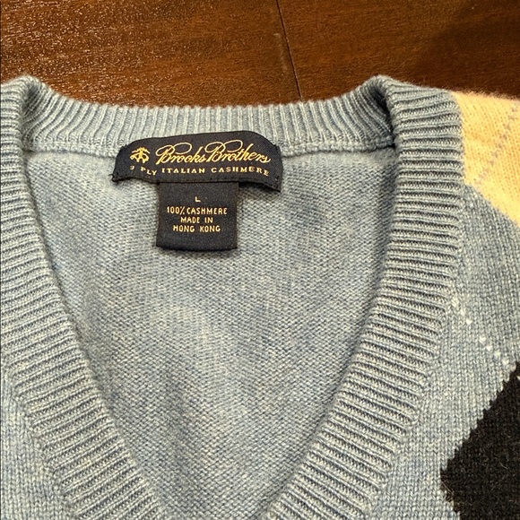 Brooks Brothers Blue and Cream Argyle V-Neck Sweater - Picture 2 of 9